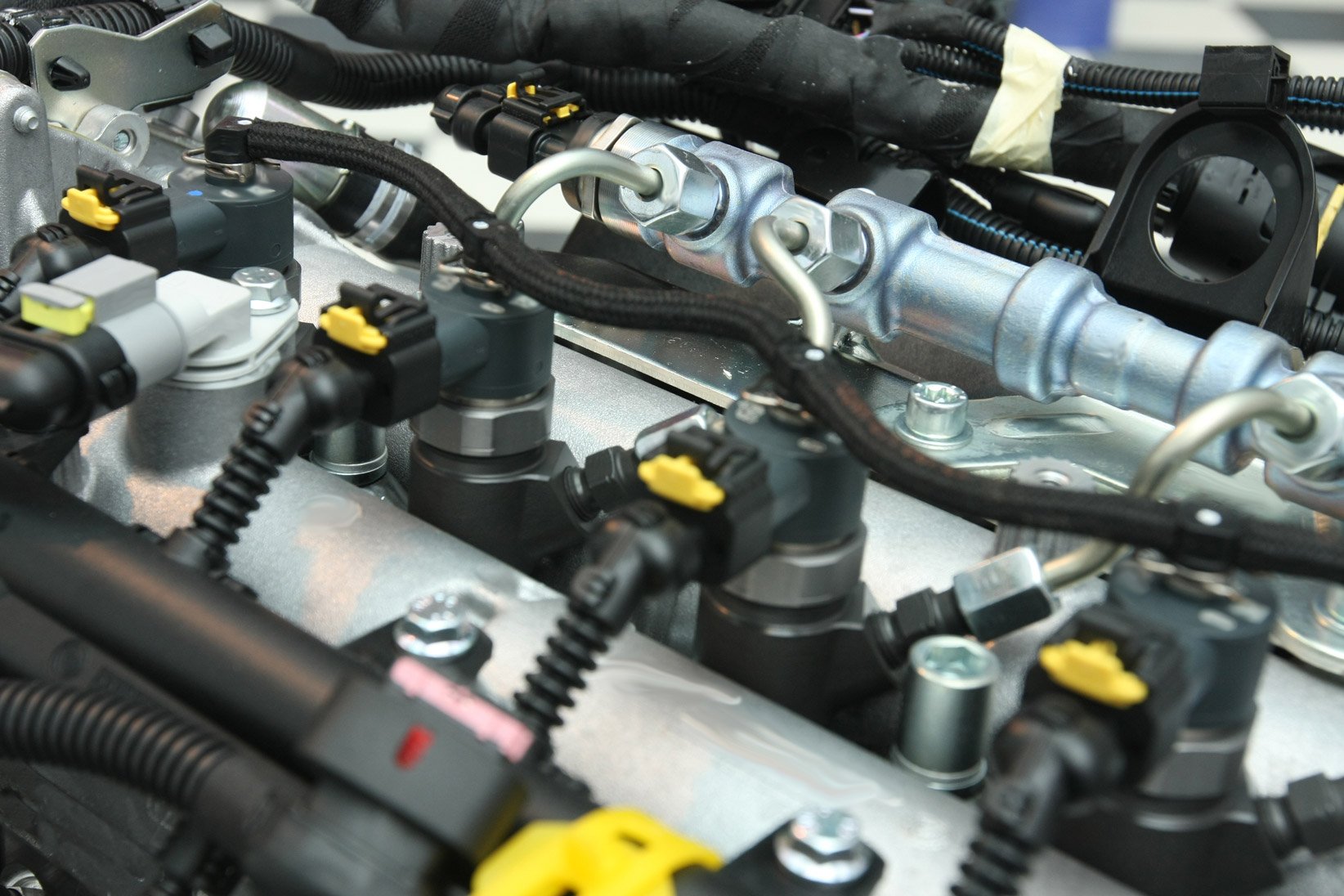 Fuel injector Function and maintenance to avoid from clogging